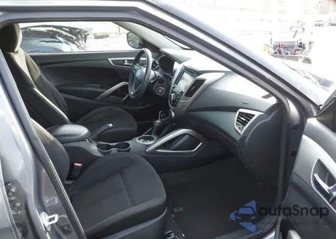 2016 Hyundai Veloster z USA, uszkodzony, nr VIN KMHTC6AD2GU283301